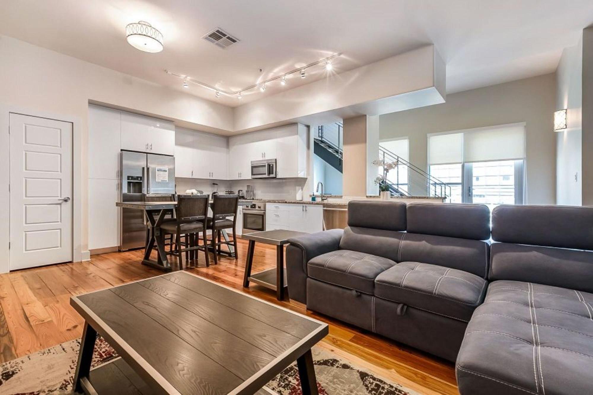 Upscale Condos And Penthouses Close To Canal And Bourbon St นิวออร์ลีนส์ ภายนอก รูปภาพ