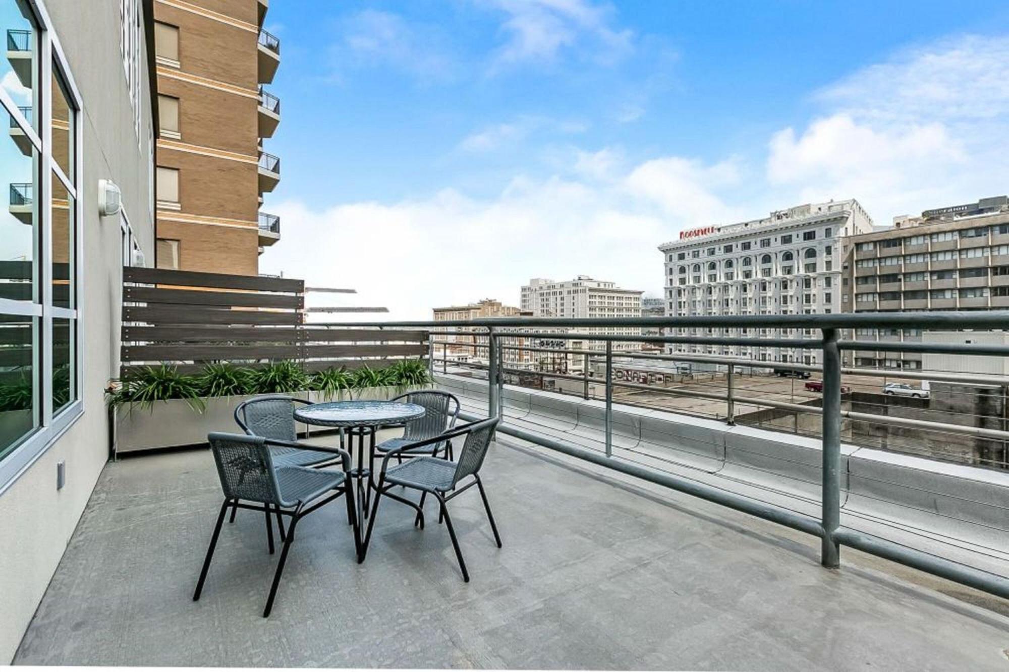 Upscale Condos And Penthouses Close To Canal And Bourbon St นิวออร์ลีนส์ ภายนอก รูปภาพ